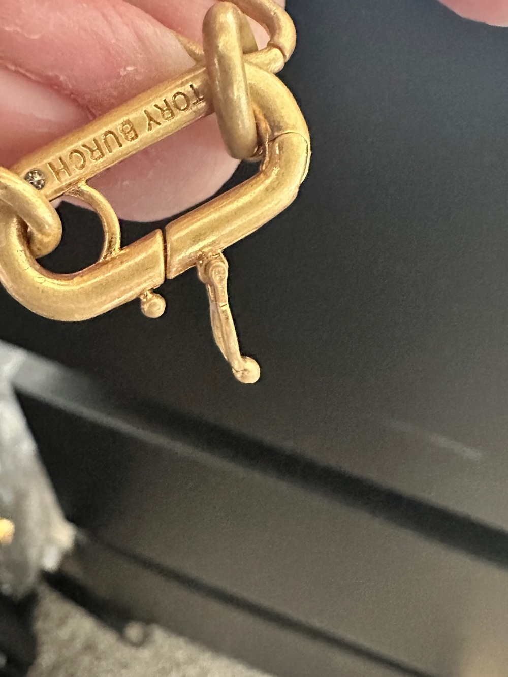 Tory Burch Roxanne Chain Crystal Logo Choker Necklace Gold- safety clasp defect - Picture 8 of 9